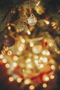 beautiful christmas tree with ornaments, golden lights and presents in festive room. red and gold balls on pine tree branches. de Royalty Free Stock Photo