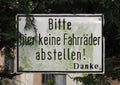 Bitte hier keine Fahrraeder abstellen (Please do not park bicycl