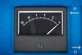 Black analog meter with white pointer