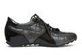 Black running womanish shoe