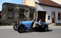 Blue oldtimmer Bugatti