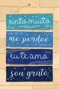 Blue Pallet Lettering in Brazilian Portuguese.