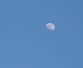 Modrá obloha mesiac 