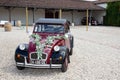 citroen 2cv6 charleston bride and groom wedding in 2cv in limited edition old timer