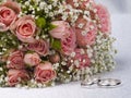 Bouquet roses and weddings rings