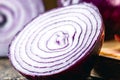 Brazilian red onion, with a mild and sweet taste, more caloric and because of its color, is rich in anthocyanin, a powerful