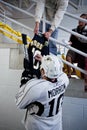 Brenden Morrow of Dallas Stars Signs Autograph