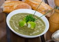 Broccoli cream soup with baguette