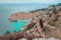 Brunette Girl tourist visiting mountain viewpoint sightseeing i Royalty Free Stock Photo