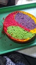 Cake, vainilla, frosting, chicle, sprinkles multicolored