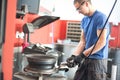 Auto mechanic vulcanizer using grinding wheel in auto vulcanizing service