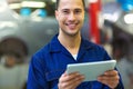 Car mechanic using a digital tablet