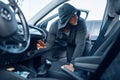 Car robber takes the wallet, stealing