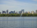 Central Park reservoir fontaine New York City skyline blue sky Manhattan USA Royalty Free Stock Photo