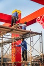 Chinese New Year is arranging workers for the lantern exhibition