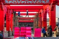 Chinese New Year is arranging workers for the lantern exhibition