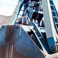 Clamshell bucket in the cargo port