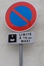 Authorized parking sign up to fifteen minutes in french