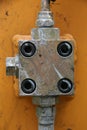 Hydraulic manifold with four allen wrench screws