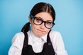 Close-up portrait of her she nice attractive lovely unsure brunette schoolgirl nerd geek don`t know forgot answer memory
