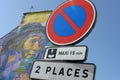 French road sign indicating two parking spaces limited to fifteen minutes