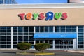 Closed Toys R Us store facade in Bellevue WA with company logo