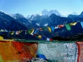 colorate bandierine nepalesi con preghiere