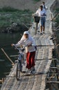 Come school, number of students crossing the bamboo bridge river river solo in the morning