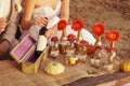 Couple married in nature and decorative table.