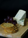 Crackers Blue cheese and Grapes