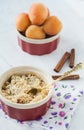 Crumble with apricot and cinnamon