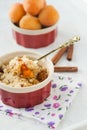 Crumble with apricot and cinnamon