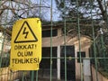 Danger of death sign on fence in Turkish