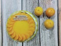 Decorate the orange cake with orange slices to add beauty.