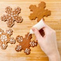 Decorating snoflakes cookies