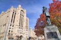 Detroit Masonic Temple and Statue of Robert Burns. Detroit , USA