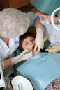 Medico sul perforare dente 