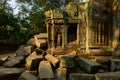 DÃÂ©tail du mur sud ouest du temple Ta Prohm dans le domaine des temples de Angkor, au Cambodge