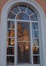 Element arhitektury Petrodvorec, Rossiya, okno otrazhenie sobora Petra i Pavla Royalty Free Stock Photo