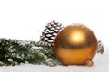 Engel und Christbaumkugel im Dekoschnee Royalty Free Stock Photo