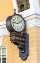 Exact time clock in the arch of the General Staff building