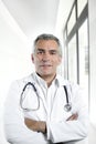 Expertise senior doctor hospital portrait