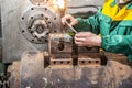 Factory worker measure detail with digital caliper micrometer du Royalty Free Stock Photo