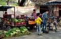 Pengzhou, China: People at Tian Fu Market