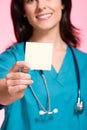 Female nurse holding an adhesive note Royalty Free Stock Photo
