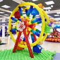 Ferris wheel from air inflatable balls