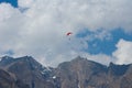 Flights on paraplanes in mountains