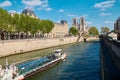 Fluss Seine in Paris mit der Kathedrale Notre-Dame de Paris