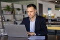 Focused businessman in suit working on his laptop Royalty Free Stock Photo