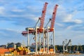 Full-slewing gantry crane in a seaport
